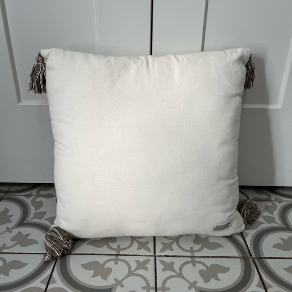 Home Accent throw pillow - Picture 4 of 7
